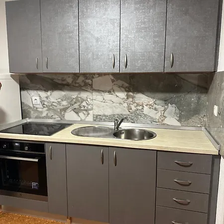 Klavdija Mos צליה